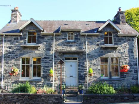 Swn-y-Dwr Holiday Cottage